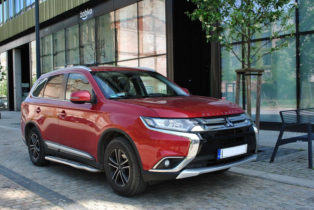 Mitsubishi Outlander   Benzyna +  Lpg