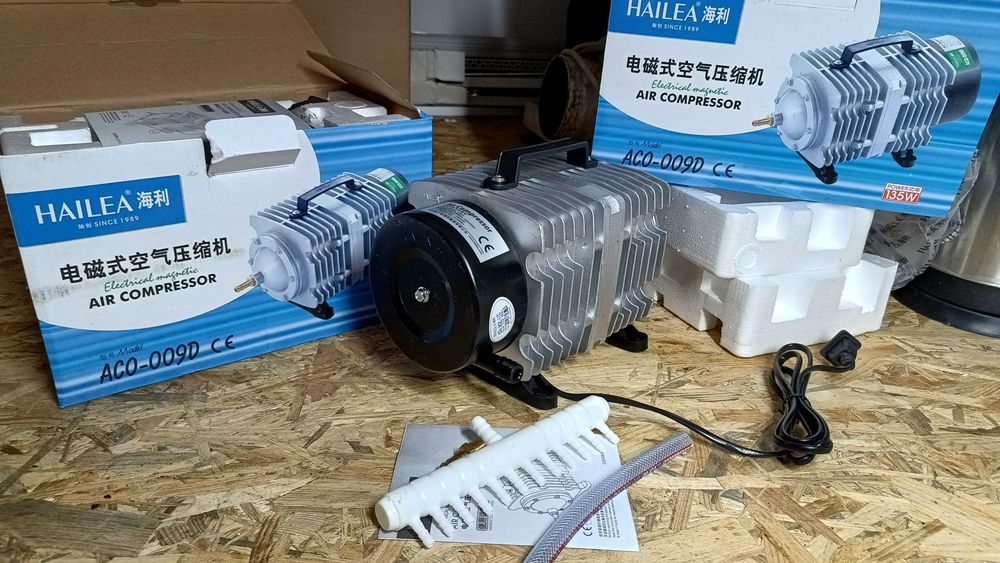 Продамо повітряний компресор 135 Вт ACO-009D