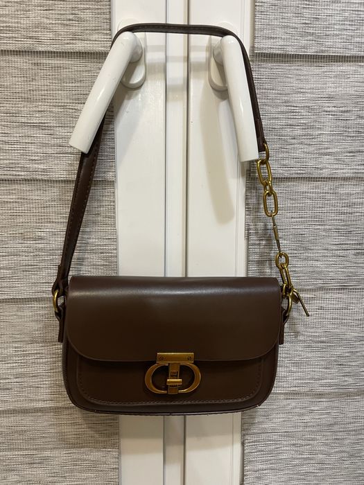 коричнева сумка-багет