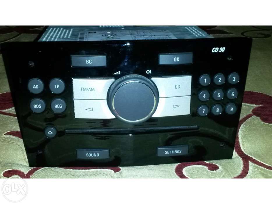 Vendo rádio Opel Astra CD30 (em preto) + BID (com moldura)