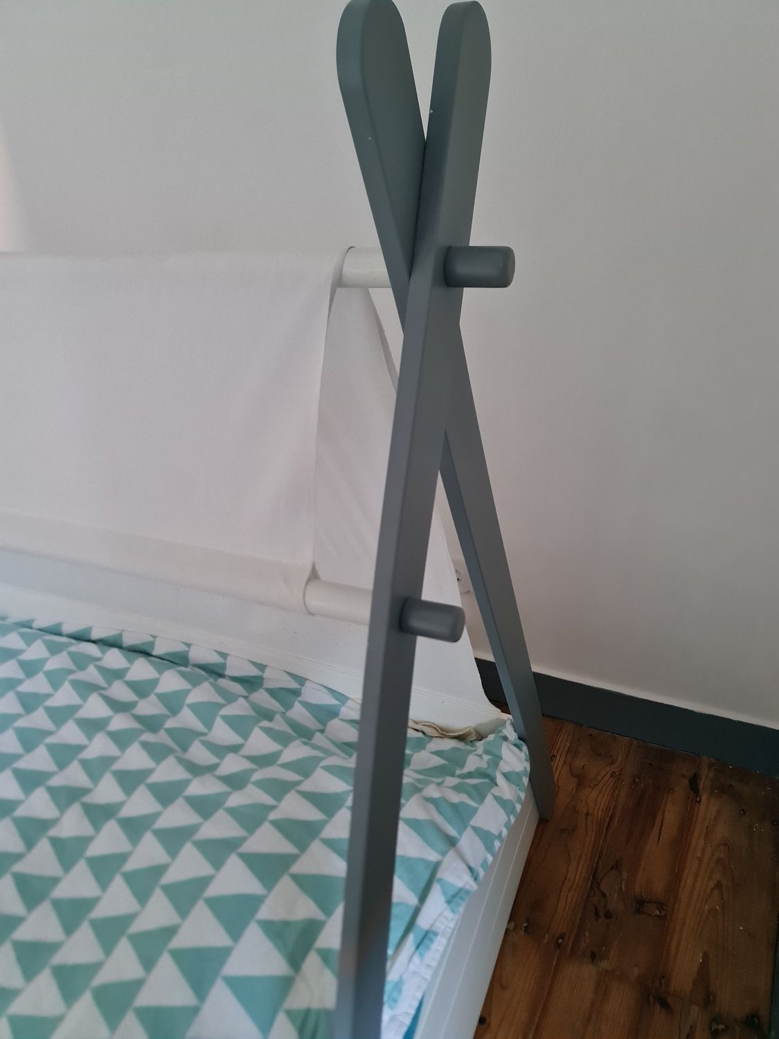 Cama de criança como nova