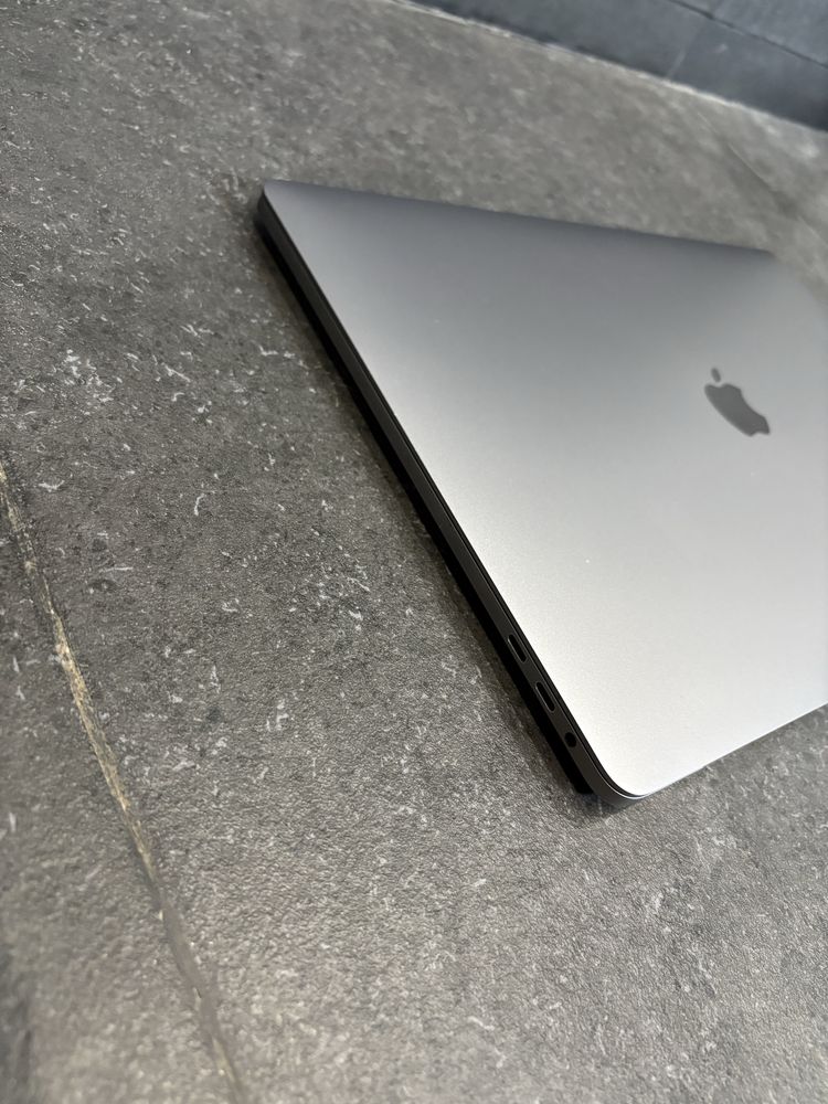 Apple MacBook Pro 15 2019 i7, 16gb, ssd 512gb (33)