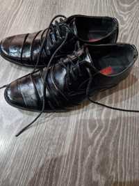 Czarne buty komunijne