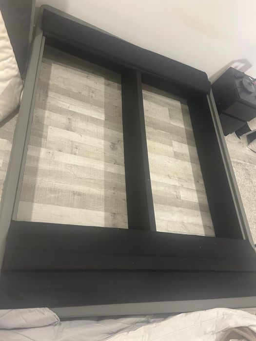 Cama com arrumação