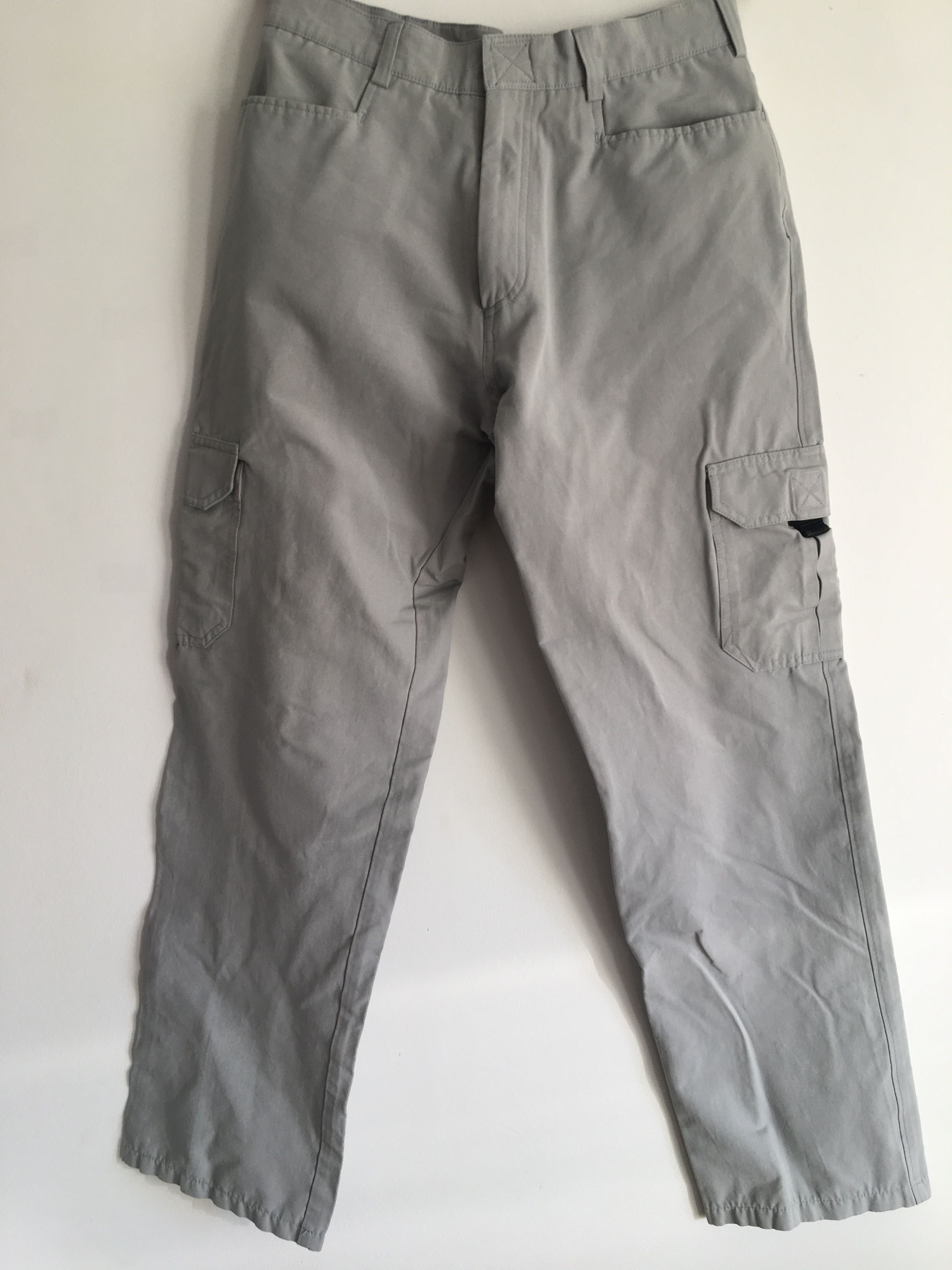 Calça cinzento claro C&A