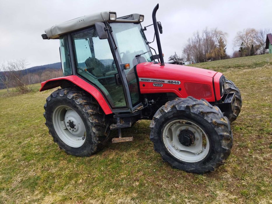 Massey Ferguson MF 4245.