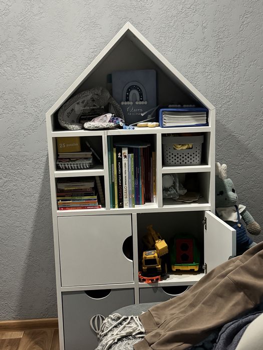 Стелаж-будиночок для дитячої кімнати