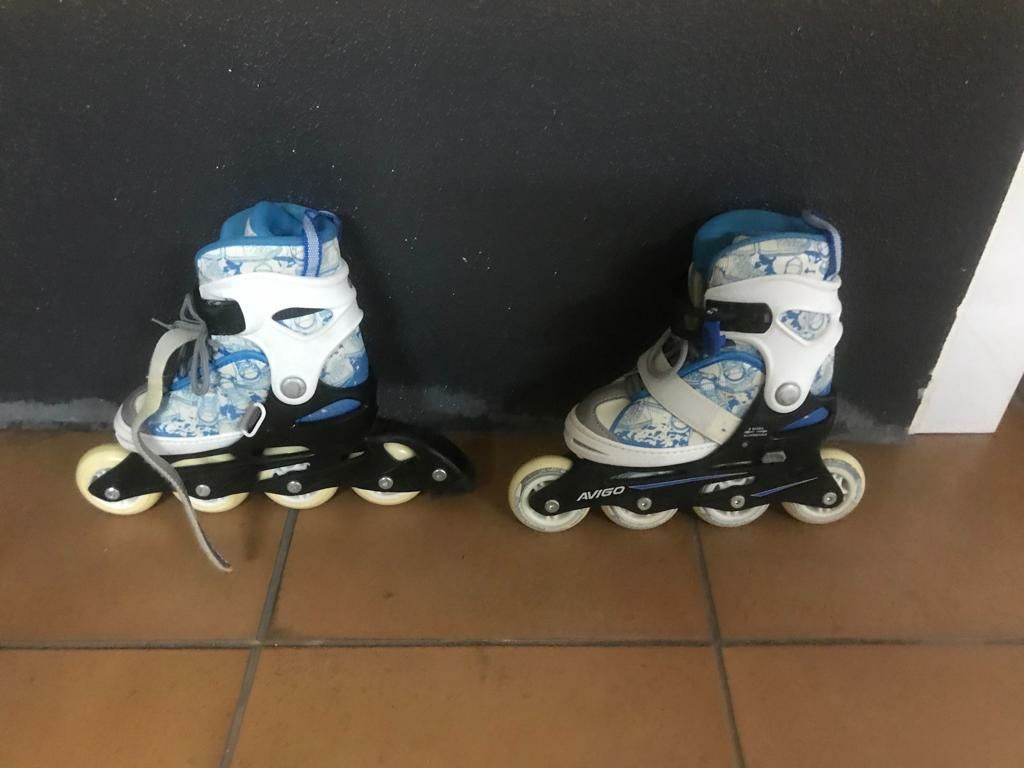 Par de patins em linha