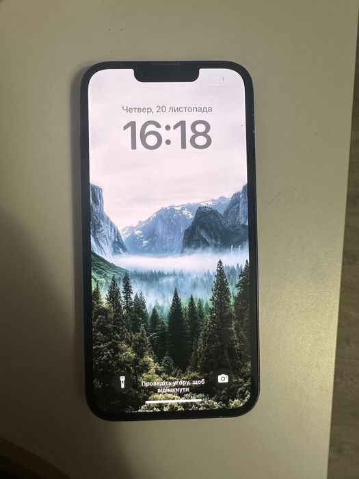 Продам Айфон 13.