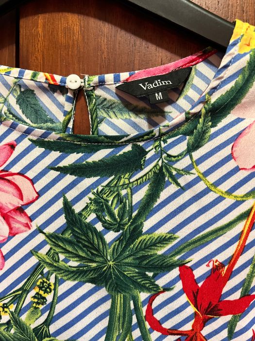 Blusa florida - como nova