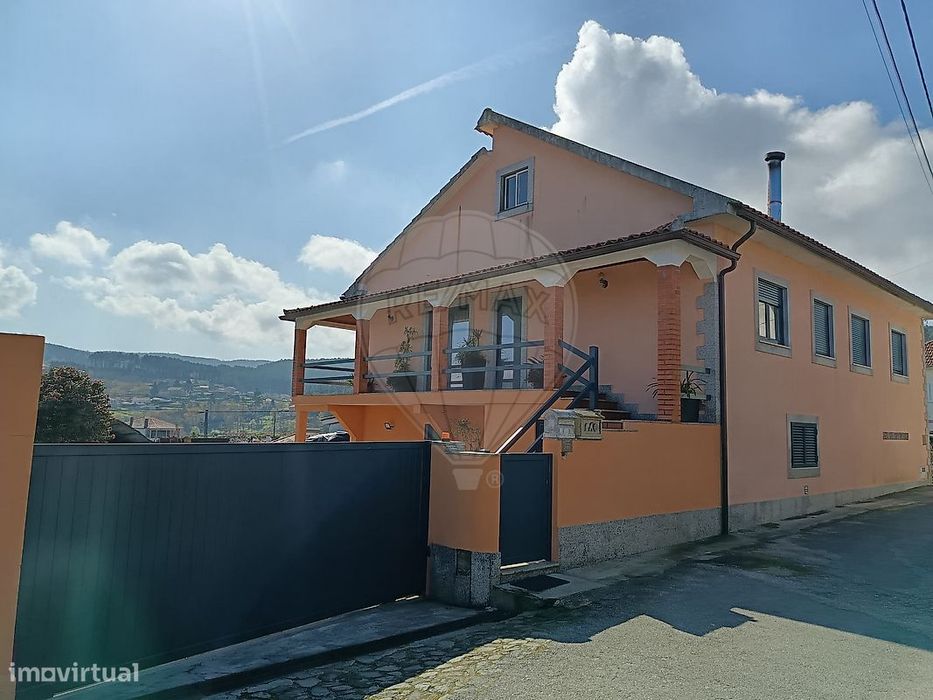 Moradia T4 para venda