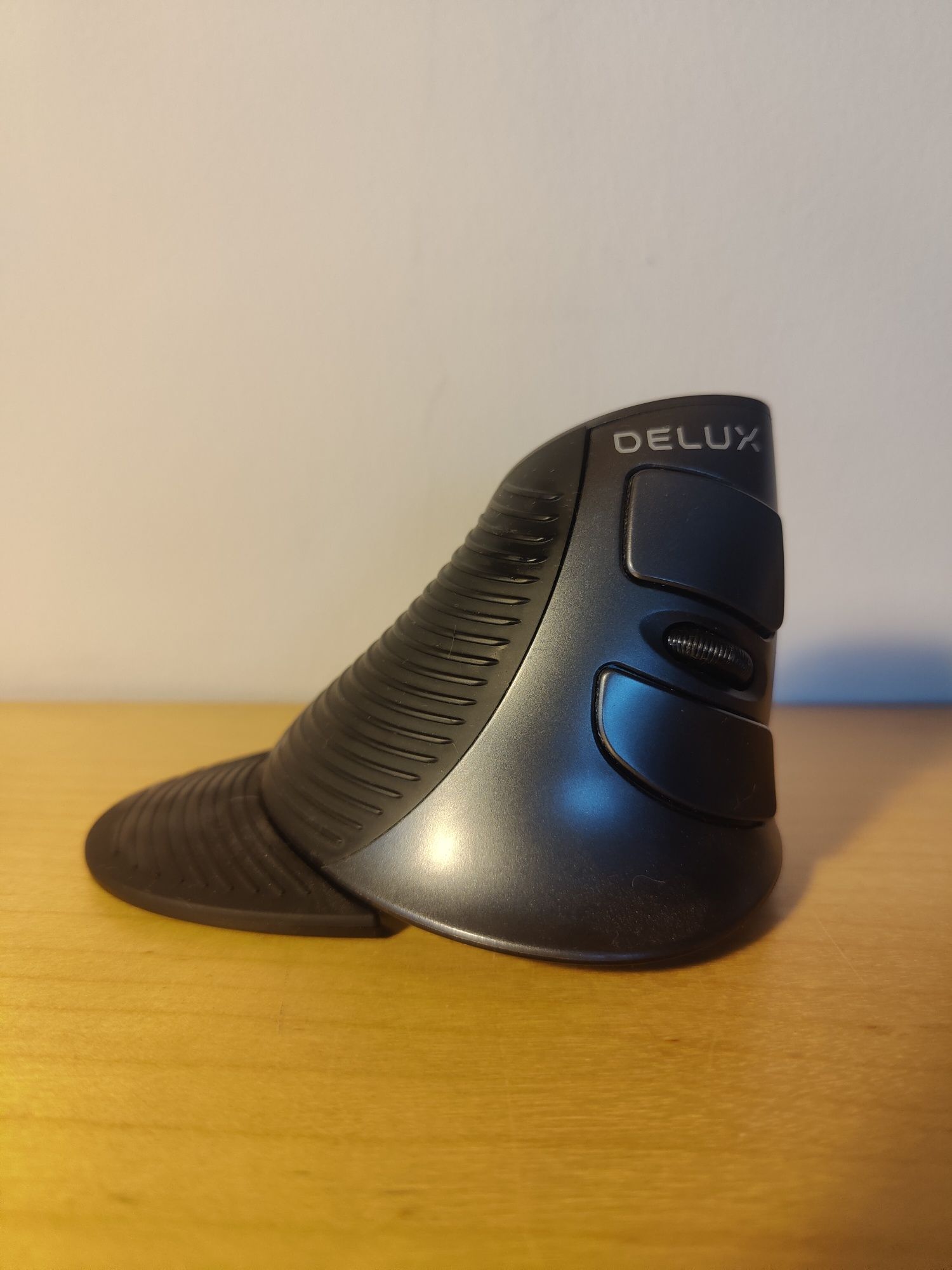 Mysz ergonomiczna wertykalna DELUX M618