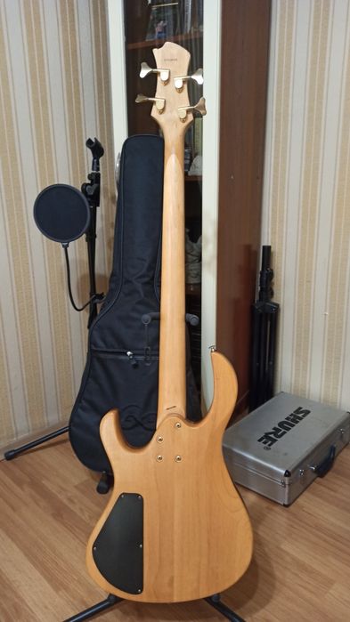 Бас гитара Aria pro ll rhino.(Korea).
