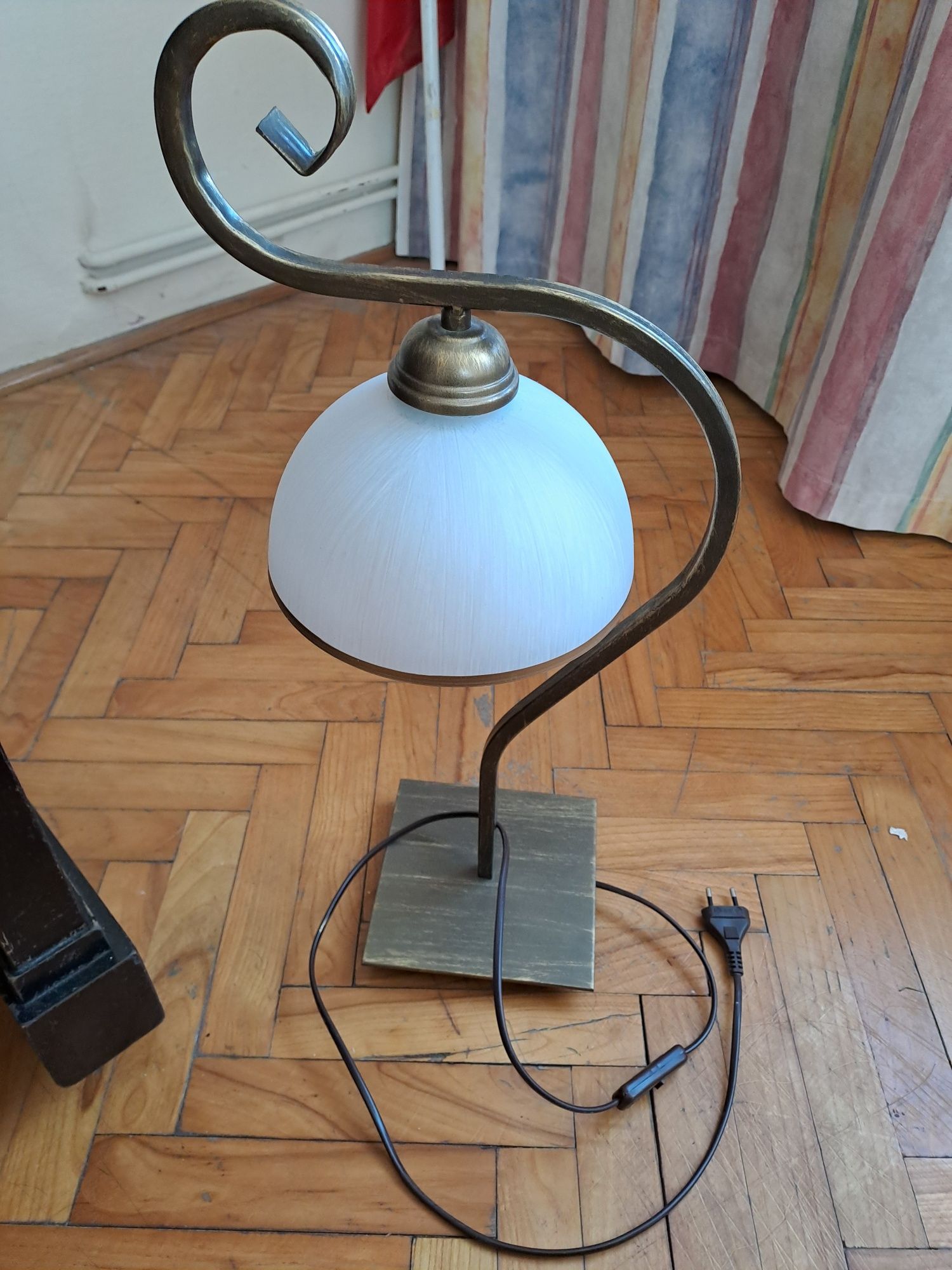 Lampa do sypialni