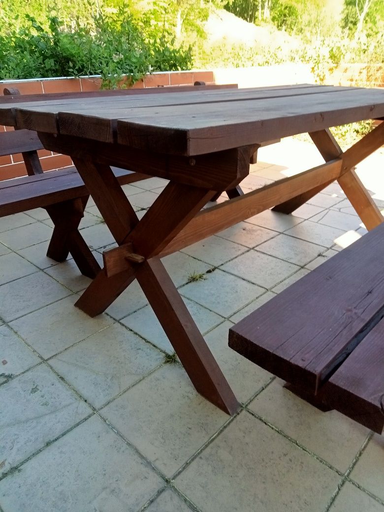 Stół ogrodowy i 2 ławki