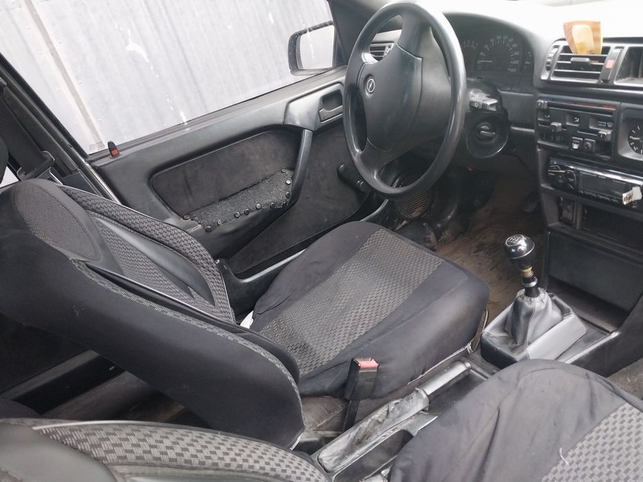 Продам  Opel Vectra A 1.6(моноинжектор)1990