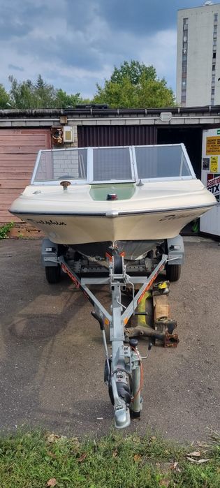 Łódź motorową Glastron