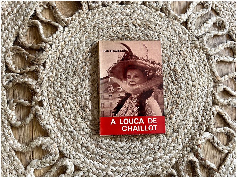 Clássico da literatura “A louca de Chaillot" - De GIRAUDOUX, Jean.