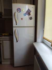 Холодильник LG в хорошому стані