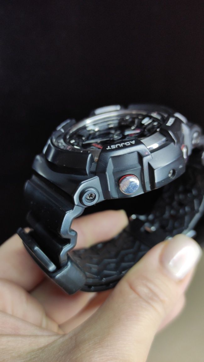 Часы G-Shock GA-200-1AER, годинник