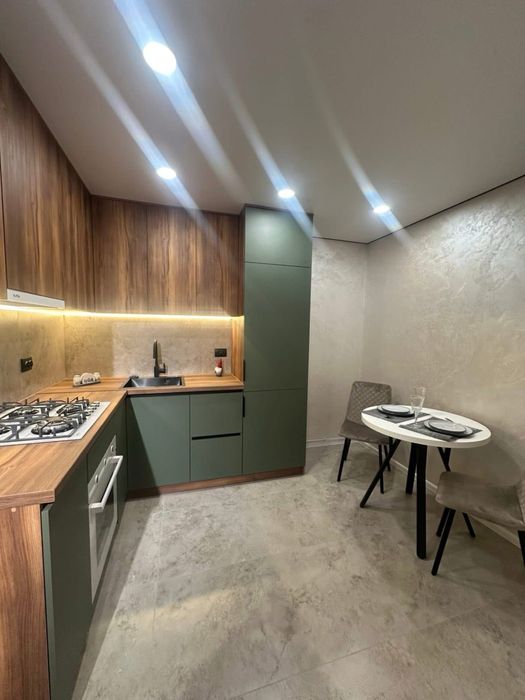 Продаж сучасної 2 кімнатної квартири по вул. Смакули