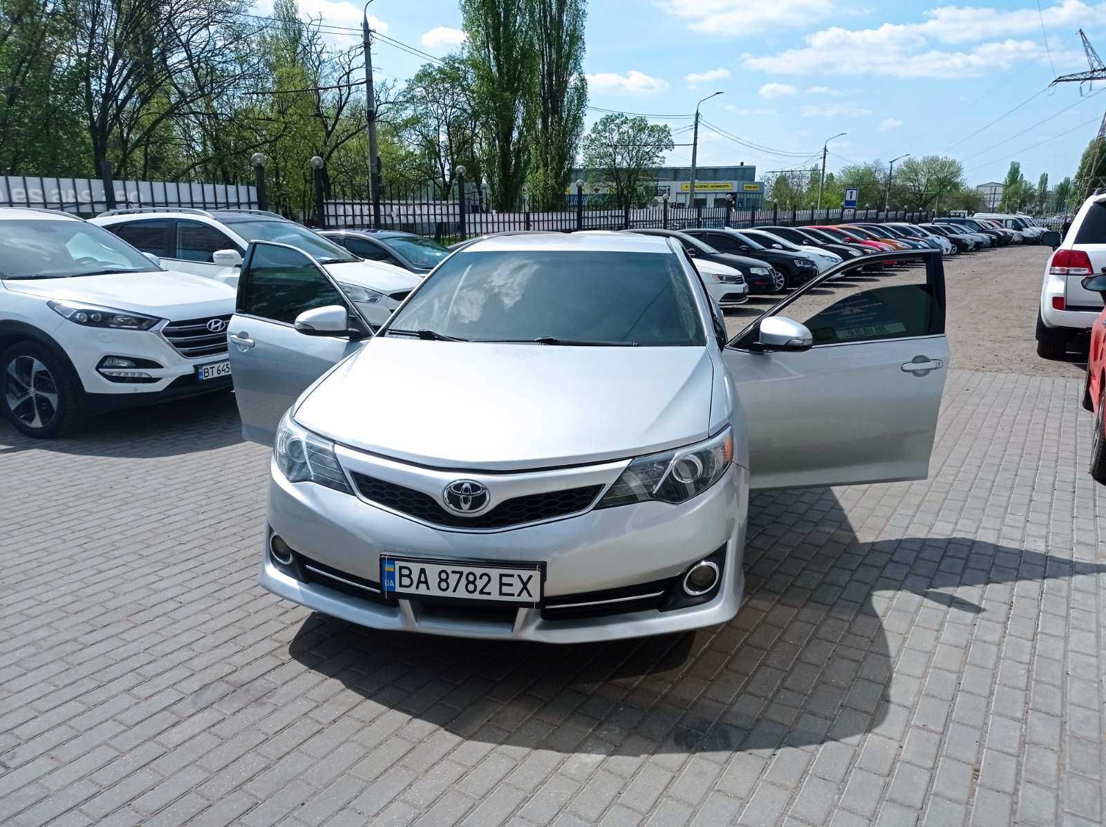 Toyota Camry 2014 року 2,5 газ/бензин