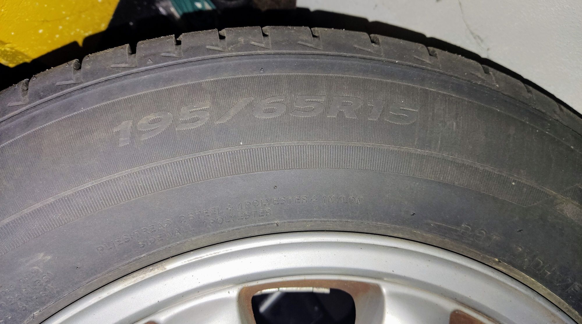 4 koła z Mercedes w202 (Felgi 15" + opony)