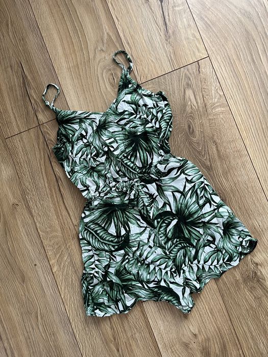 Kombinezon z motywem liści