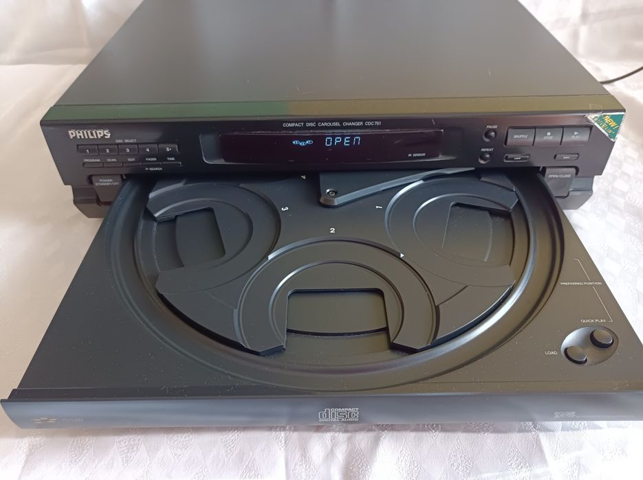 Odtwarzacz płyt Philips CD 751/00B