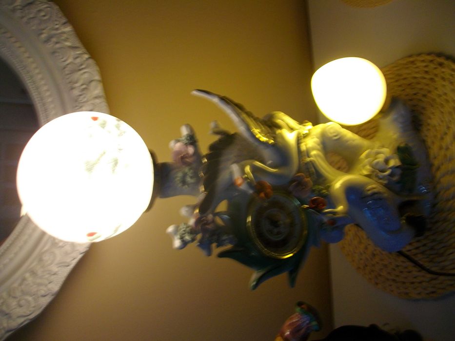 Lampka porcelaowa z zegarem