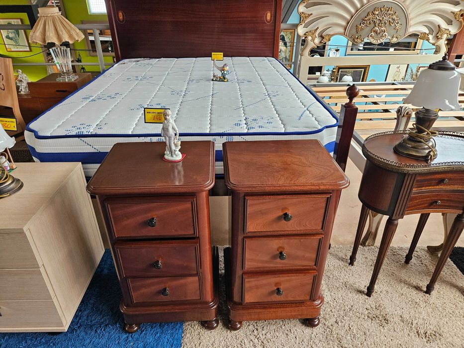 Mesas de cabeceira em madeira maciça - óptimo estado g