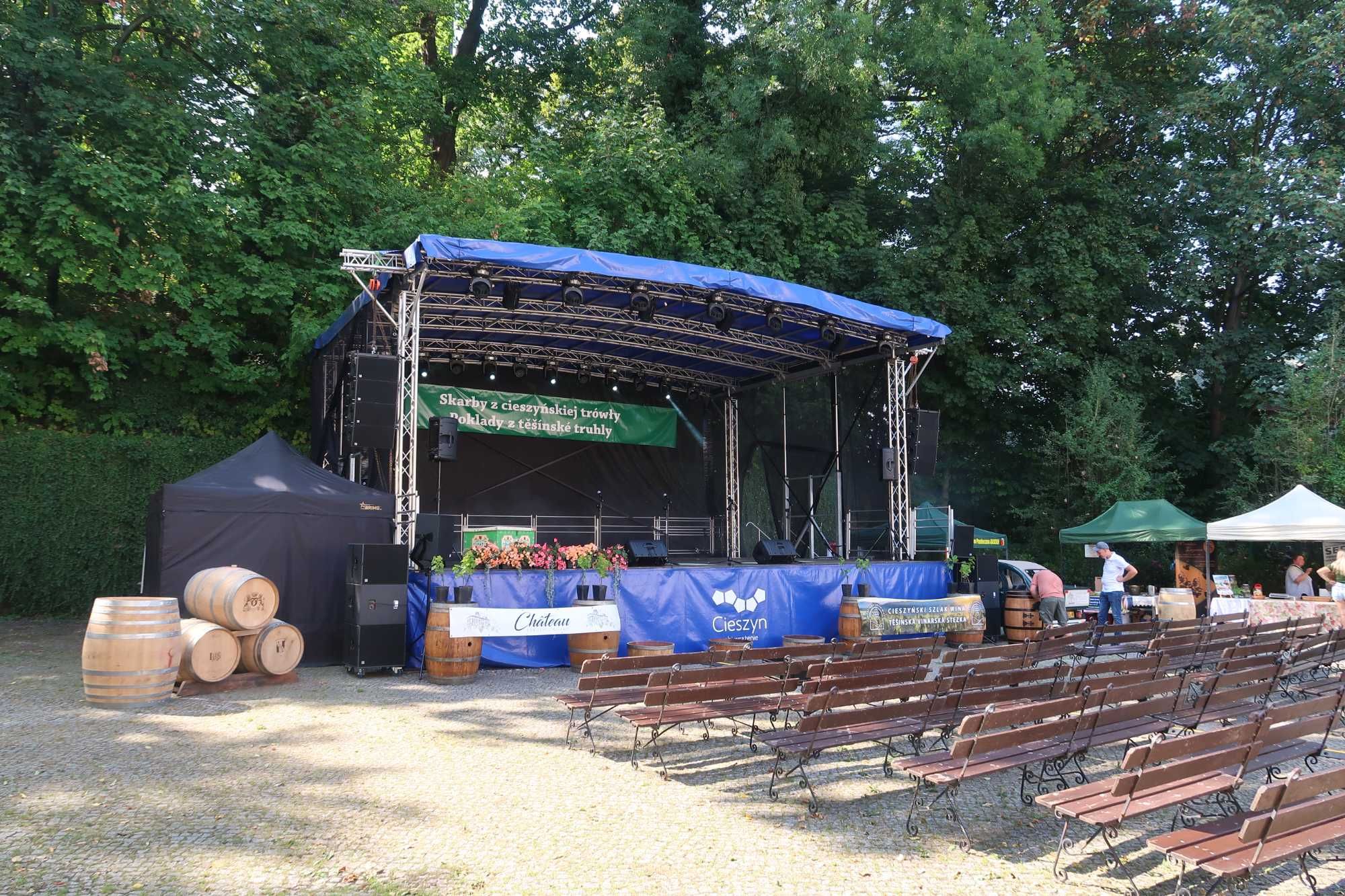Technika Estradowa, Nagłośnienie, Oświetlenie, Ekran, Scena, Agregat
