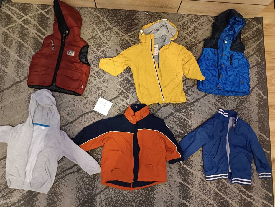 Kurtki bluzy garniturek czapki chusty kominy 92-98