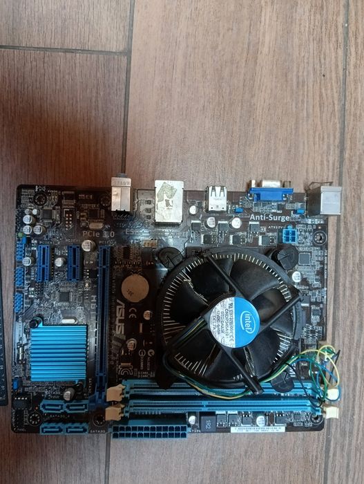 Плата асус ддр3 працює ідеально