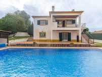 Moradia T4 isolada com piscina