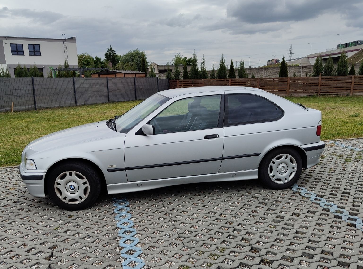BMW E36 316i Compact 1.9 benzyna