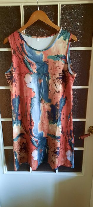 Sukienka kolorowa nowa