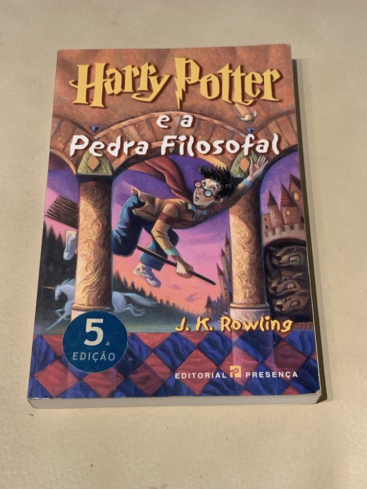 Livro Harry Potter e apesra filosofal