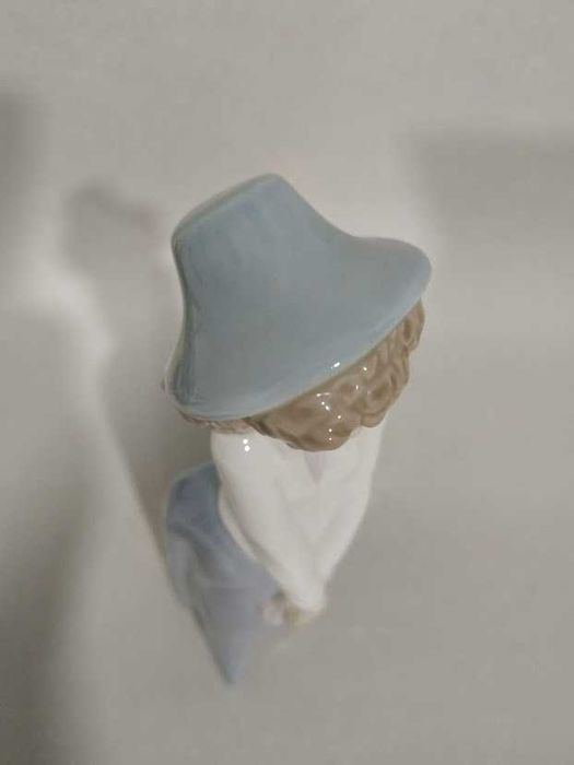Статуэтка " Девушка в шляпке ". Nao Lladro . Испания. 24 см.