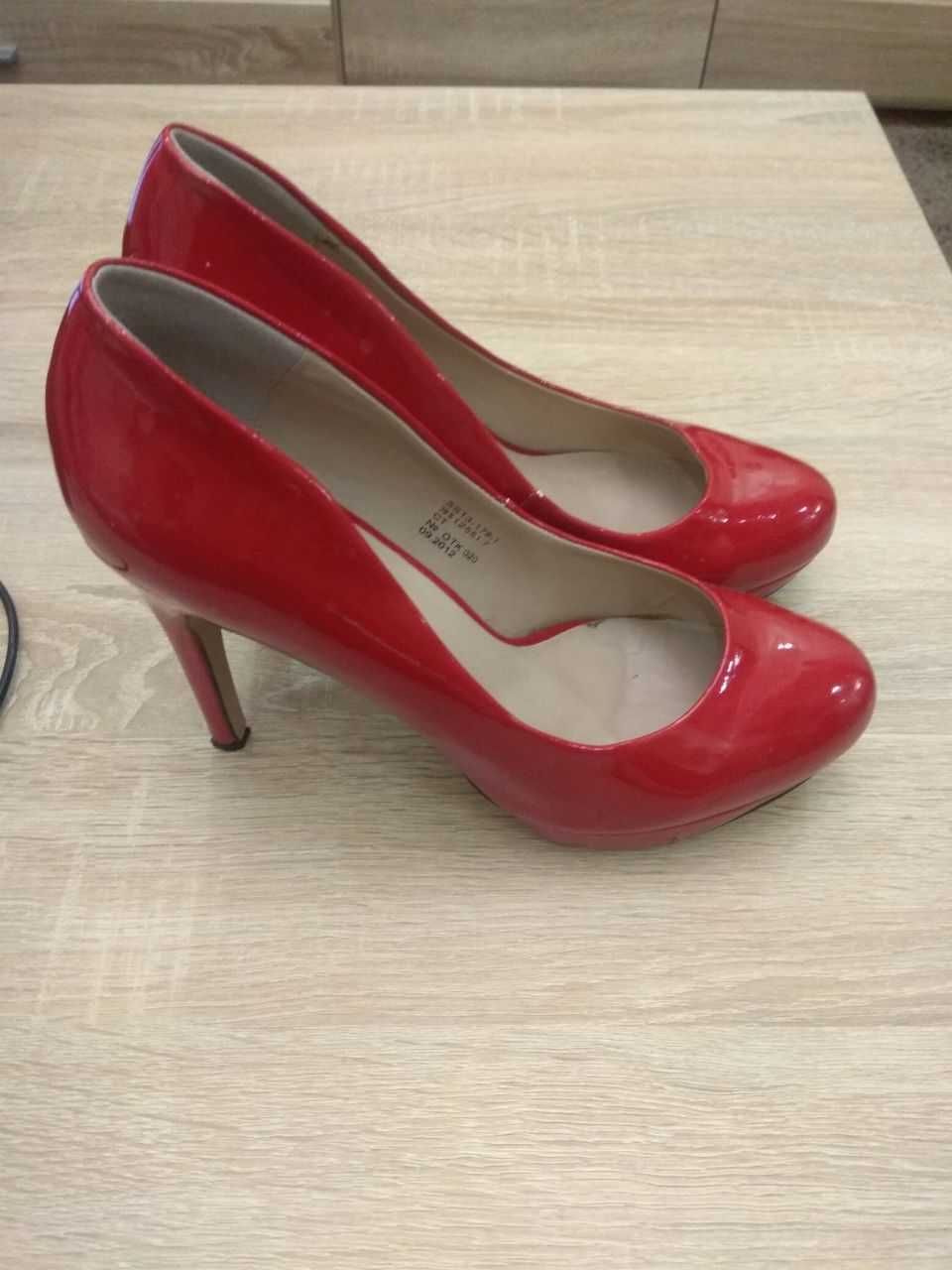 Туфли лаковые красные