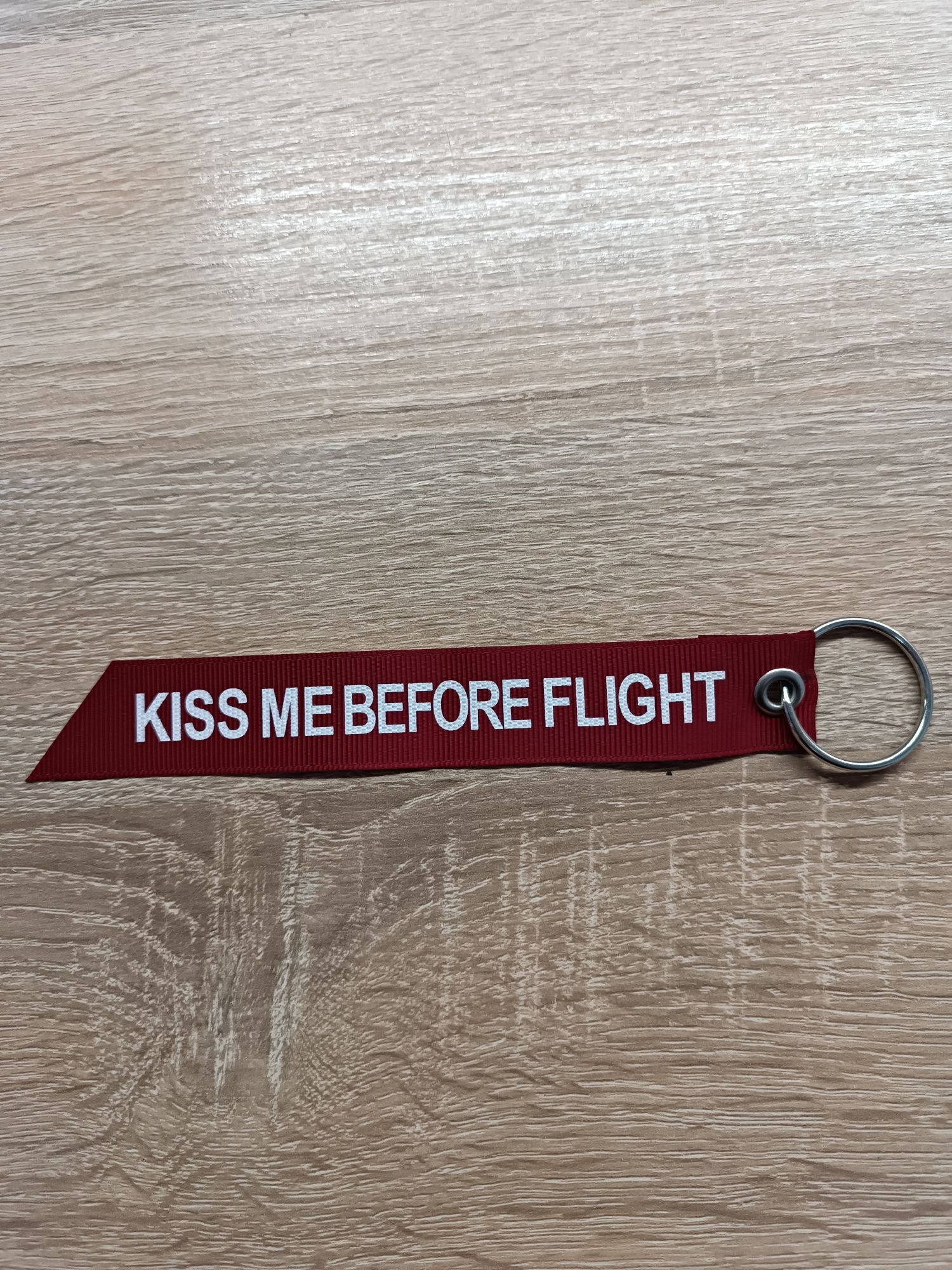 Брелок kiss me before flight