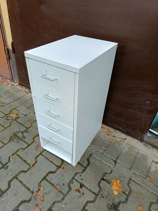 Metalowa szafka warsztatowa / biurowa z 6 szufladami
Stabilna, ciężka