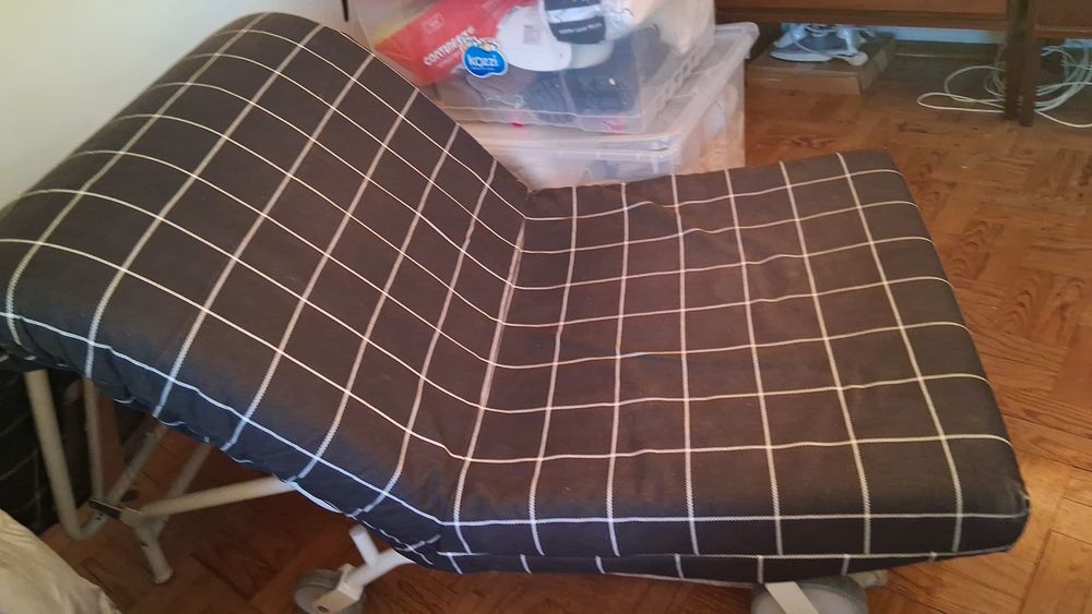 Sofá cama com rodinhas