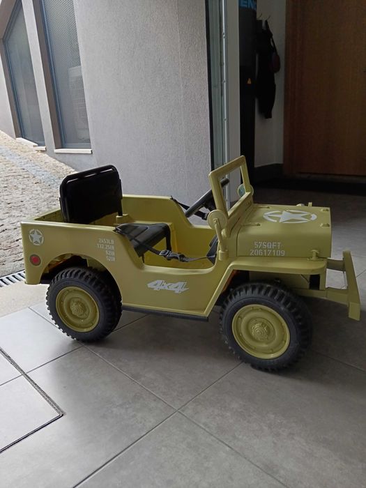 Carro elétrico estilo militar para crianças com bateria 12v