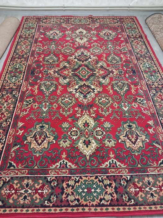 Продам килим 2×3м.