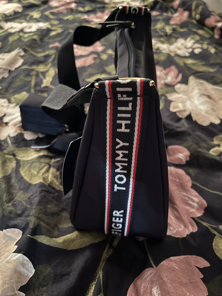 Sliczna torebka Tommy Hilfiger