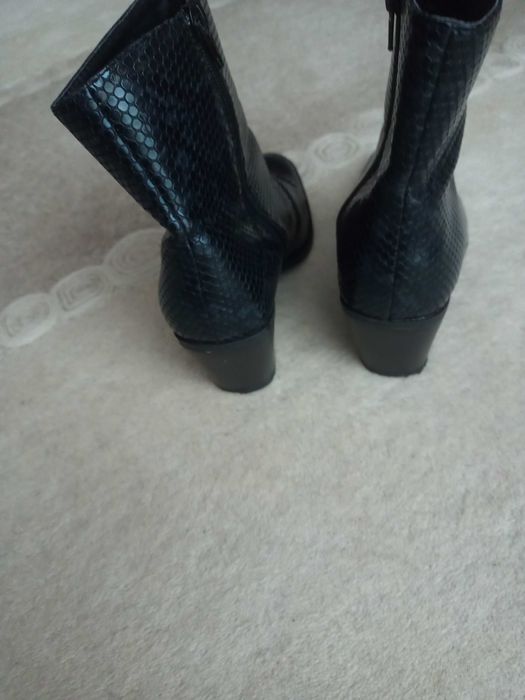 Czarne botki damskie kowbojki  Sinsay r. 39