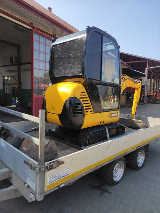 Minikoparka JCB 8015 z przyczepą