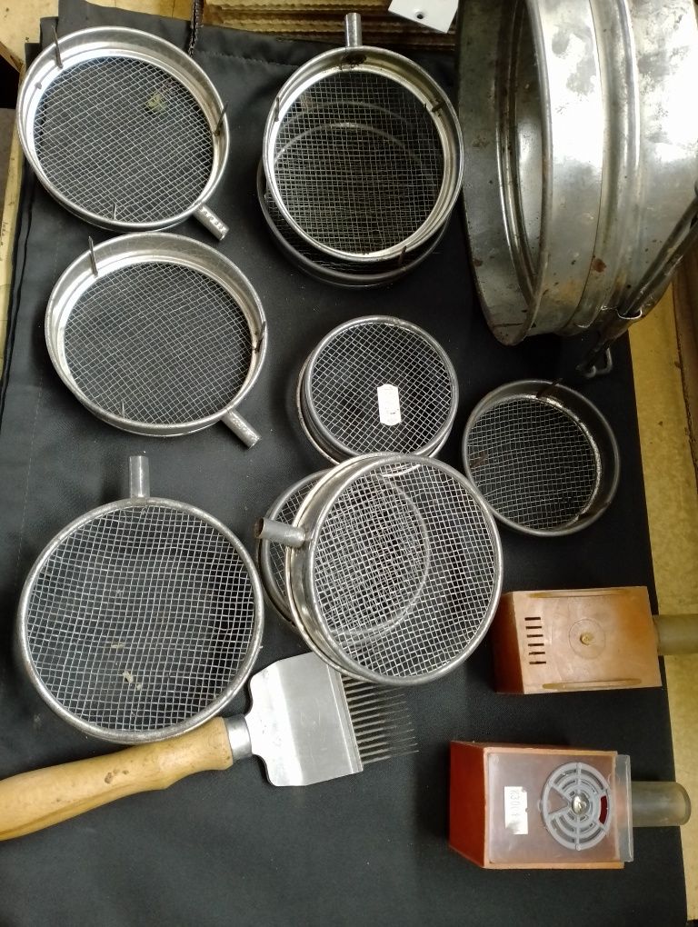 Izolator matki pszczelej, kołpak,sito do miodu,wosk,węza,pszczoły,ule,
