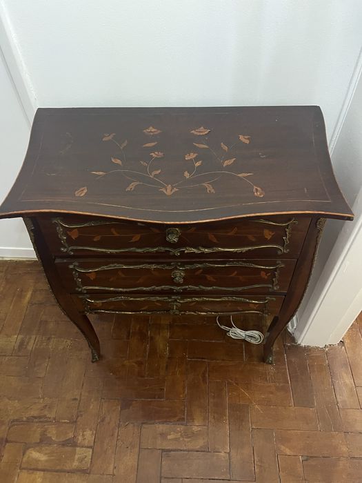 Comoda D. Maria com três gavetas